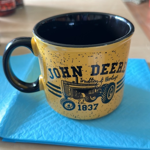 John Deere 16oz coffee mug - Picture 2 of 3